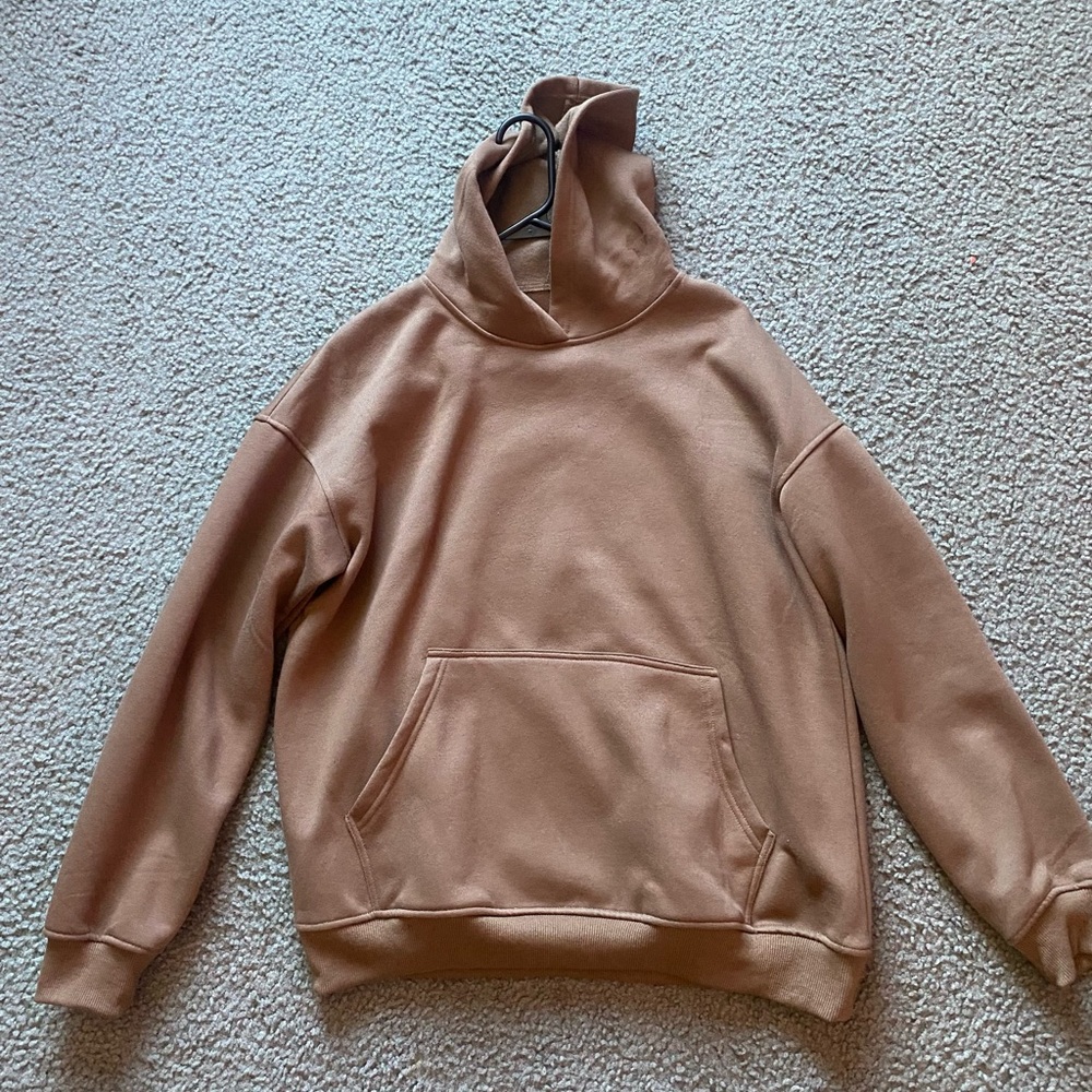 Brown plain hoodie. Soft inside. Size medium. Never worn great condition.